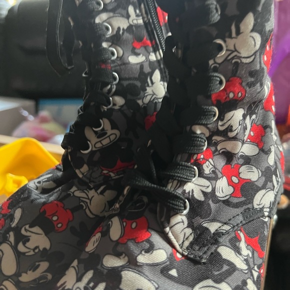 Mickey Mouse Boots size 7 excellent shape - Picture 2 of 3